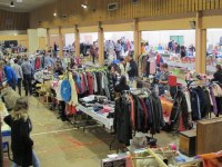 53 : Andouillé - Les Puces Andolléennes du comité de jumelage Andouillé-Farnsfield