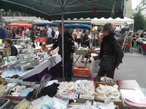 Brocante Antiquités & Vintage de la Place de la Bourse