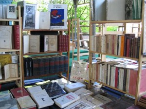 MARCHE AUX LIVRES ANCIENS ET EPUISES