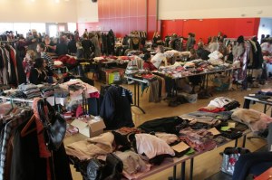 DONGES (44) Marché aux fringues et accessoires de mode