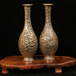 Décoration de une paire de vase en cuivre blanc