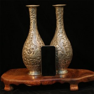 Décoration de une paire de vase en cuivre blanc