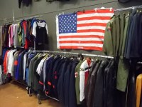 Ouverture Surplus militiare vintage, fripes et brocante