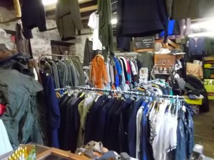 Ouverture Surplus militiare vintage, fripes et brocante