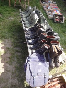 Brocante, surplus-militaire vintage, fripes spécial Noel