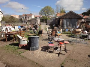 Brocante, surplus-militaire vintage, fripes spécial Noel
