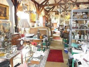 Vide magasin antiquites brocante